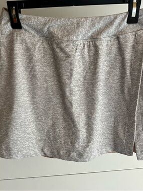 Outdoor Voices Women’s Light Heather Gray and Blush Active Court Skort Size M